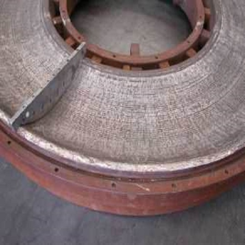 立式輥磨機易磨損件可使用高鉻耐磨襯板 立式輥磨機易磨損件可使用高鉻耐磨襯板